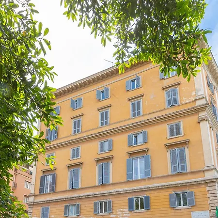 Amazing 3 Bedrooms Prati Vatican Apartment
